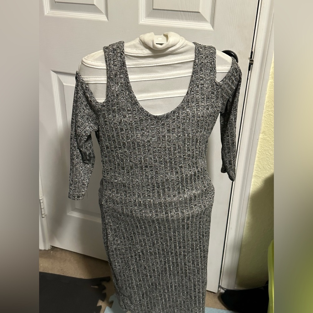 B Famous #USA Gray Knit Cold Shoulder Dress NWT Junior’s Size Medium